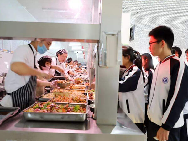 食堂承包：怎么注重食品安全，吃上放心飯菜？